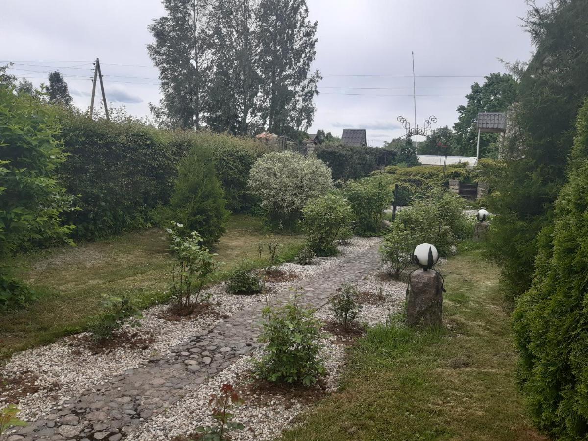 Hotel Viesu Nams "Laimes Pakavs" Straupe Exterior foto